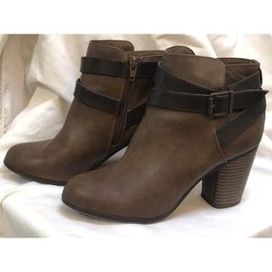 Material Girl Brown Size 8 Booties